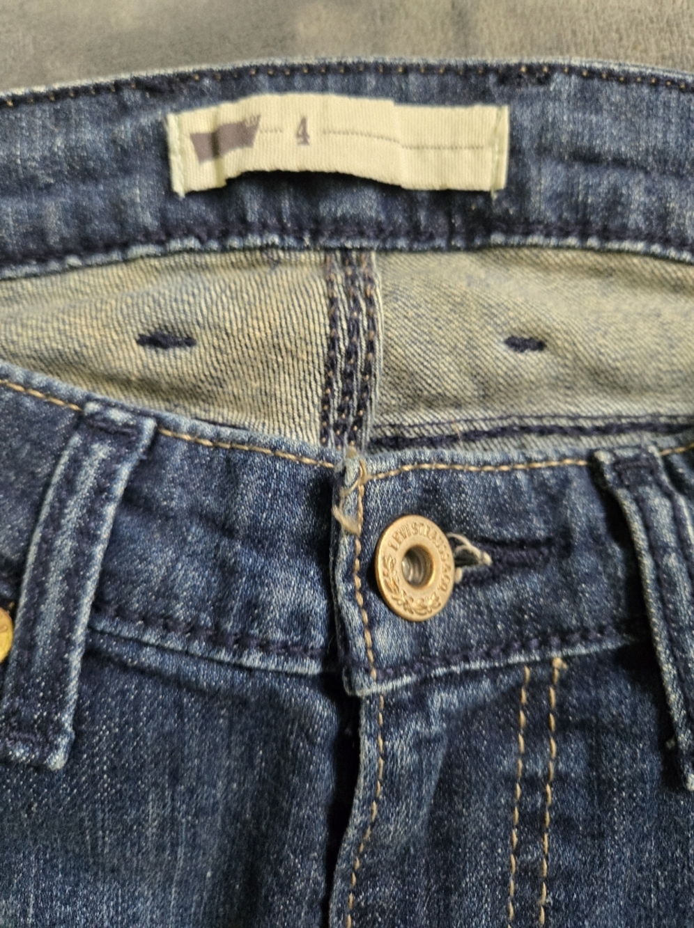 4 For $24 Levi's Classic Medium Blue Denim Crop Jeans Size 4 - Picture 4 of 4